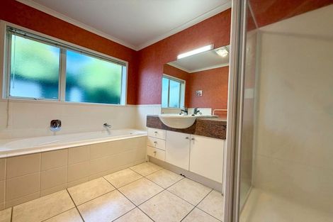 Photo of property in 12 Adrigole Place, East Tamaki, Auckland, 2013