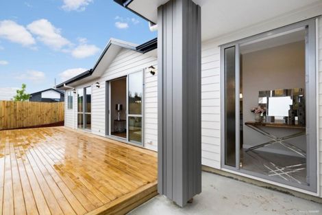 Photo of property in 1 Huahua Crescent, Papakura, 2110