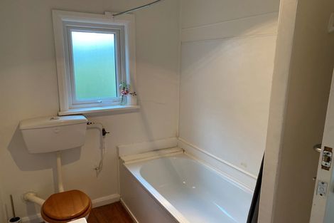 Photo of property in 28 Curtis Street, Northland, Wellington, 6012