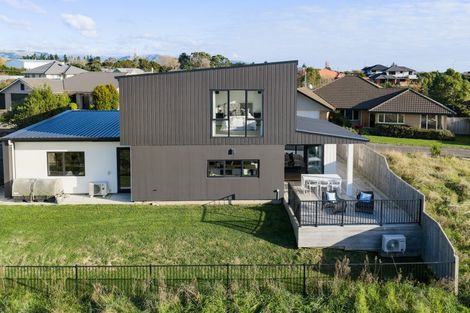 Photo of property in 18 Silkwood Place, Fitzherbert, Palmerston North, 4410
