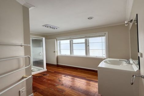 Photo of property in 607 Beach Road, Rothesay Bay, Auckland, 0630