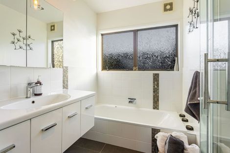 Photo of property in 24 Granville Drive, Massey, Auckland, 0614