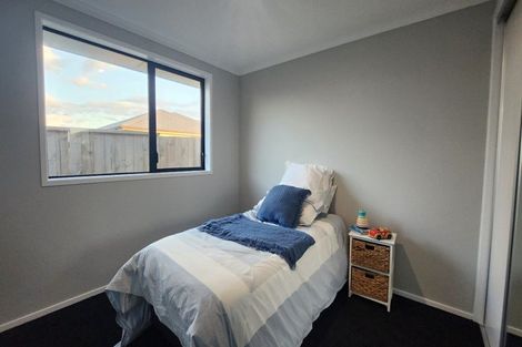 Photo of property in 2 Paapaka Way, Waiuku, 2123