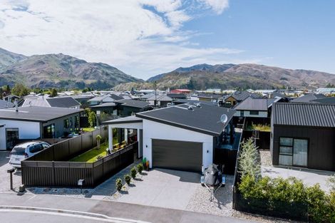 Photo of property in 1 Fraer Street, Cromwell, 9310