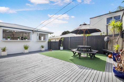 Photo of property in 45 Turville Crescent, Newlands, Wellington, 6037