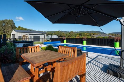 Photo of property in 9 Lancewood Way, Kinloch, Taupo, 3377