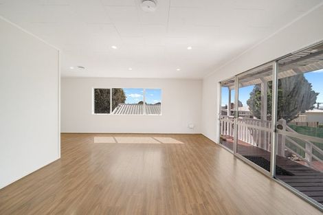 Photo of property in 2 Netherlands Avenue, Kelston, Auckland, 0602