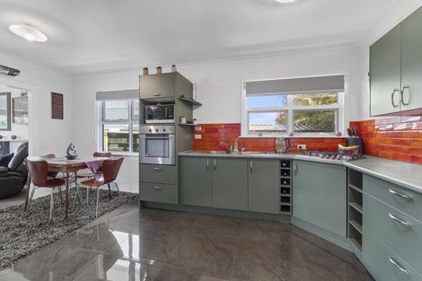 Photo of property in 19 Freyberg Street, Levin, 5510