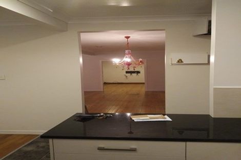 Photo of property in 28 Coles Crescent, Papakura, 2110