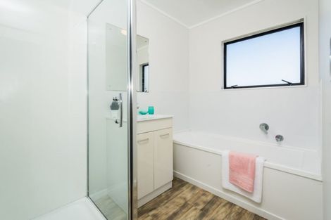 Photo of property in 6/23b View Road, Glenfield, Auckland, 0627