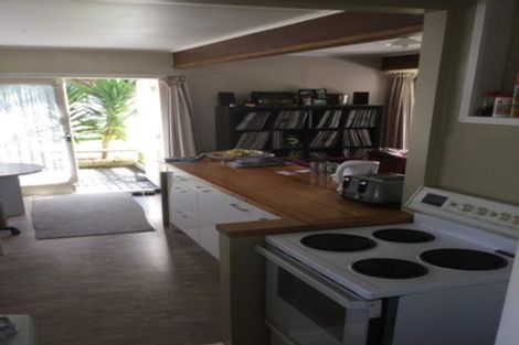 Photo of property in 13 Rickards Place, New Lynn, Auckland, 0600