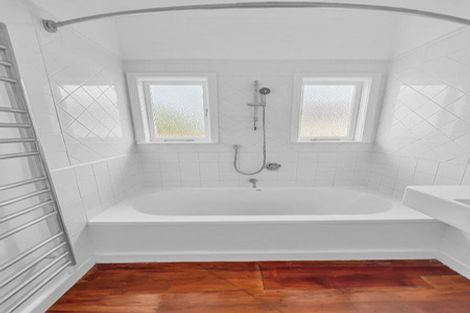 Photo of property in 1/44 Old Lake Road, Narrow Neck, Auckland, 0624