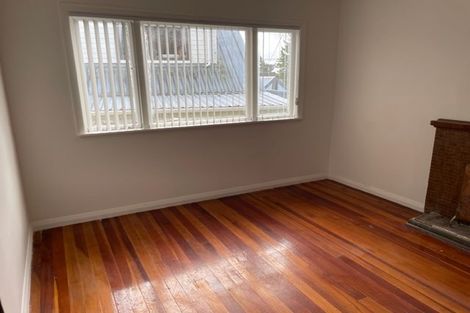 Photo of property in 22 Cliff View Drive, Green Bay, Auckland, 0604
