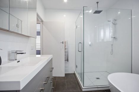 Photo of property in 18a Tiroroa Avenue, Te Atatu South, Auckland, 0610