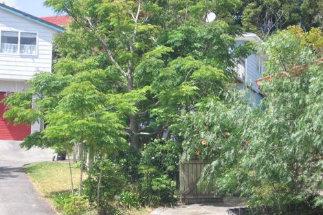 Photo of property in 2/127 Spinella Drive, Bayview, Auckland, 0629