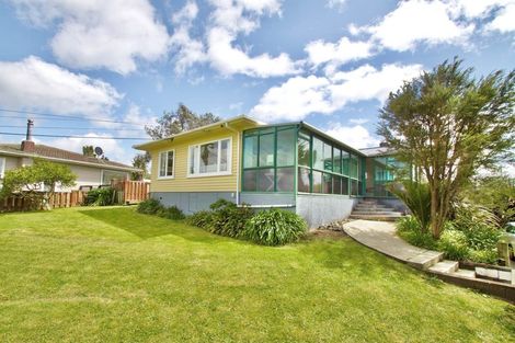 Photo of property in 12 Donovan Avenue, Massey, Auckland, 0614