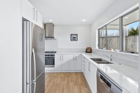 Photo of property in 1/1032 East Coast Road, Fairview Heights, Auckland, 0630