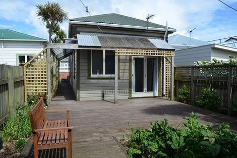 Photo of property in 6 Cardall Street, Newtown, Wellington, 6021