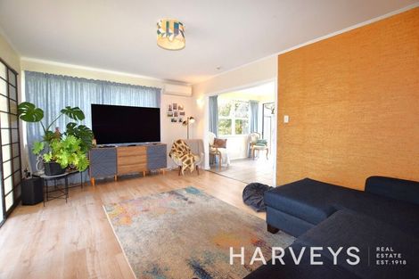 Photo of property in 11 Silver Birch Rise, Henderson, Auckland, 0612