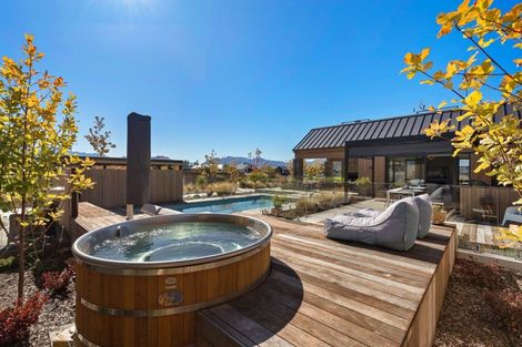 Photo of property in 14 Deans Drive, Wanaka, 9305