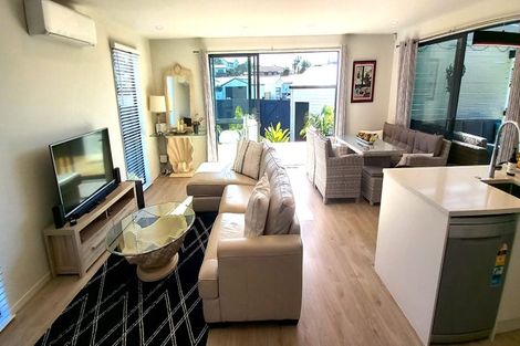 Photo of property in 2 Meenas Place, Cable Bay, 0420