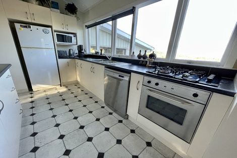 Photo of property in 19 Vista Crescent, Maoribank, Upper Hutt, 5018