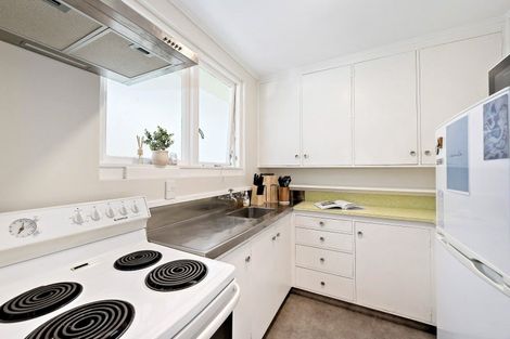 Photo of property in 2/18 Agra Crescent, Khandallah, Wellington, 6035