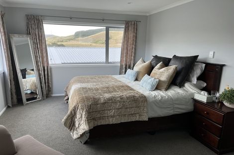 Photo of property in 8 Prestwich Rise, Churton Park, Wellington, 6037