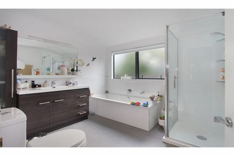 Photo of property in 23a Kervil Avenue, Te Atatu Peninsula, Auckland, 0610