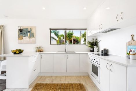 Photo of property in 9 Rewarewa Road, Te Atatu Peninsula, Auckland, 0610