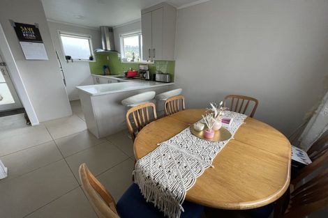 Photo of property in 24 Onedin Place, Titirangi, Auckland, 0604