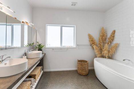 Photo of property in 14 Pairuku Lane, Peka Peka, Waikanae, 5391