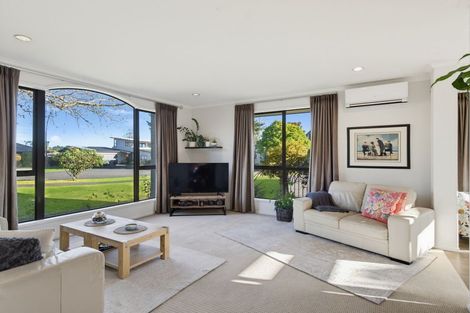 Photo of property in 15 Stonebridge Park Drive, Holdens Bay, Rotorua, 3010