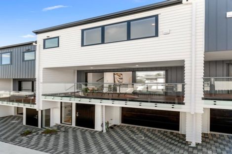 Photo of property in 2/18 Sylvan Crescent, Te Atatu South, Auckland, 0610