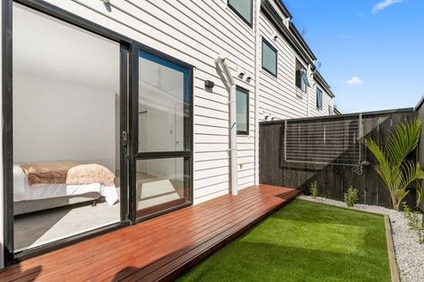 Photo of property in 2/18 Sylvan Crescent, Te Atatu South, Auckland, 0610