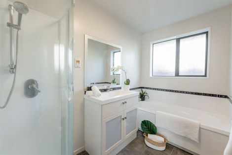 Photo of property in 18 Westgrove Avenue, Avonhead, Christchurch, 8042