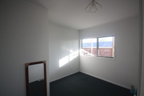 Photo of property in 3/104 East Coast Road, Forrest Hill, Auckland, 0620