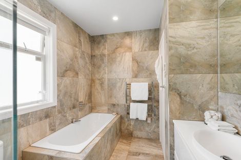 Photo of property in 1/1 Eastcliffe Road, Castor Bay, Auckland, 0620