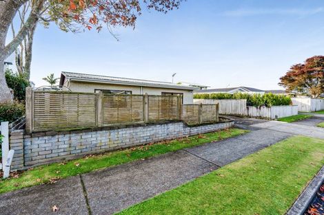 Photo of property in 1 Hawea Street, Merrilands, New Plymouth, 4312