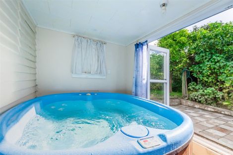 Photo of property in 15 Te Miti Street, Paekakariki, 5034