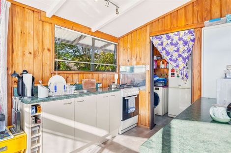 Photo of property in 5 Kemp Road, Massey, Auckland, 0614