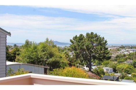 Photo of property in 272 Glamorgan Drive, Northcross, Auckland, 0630