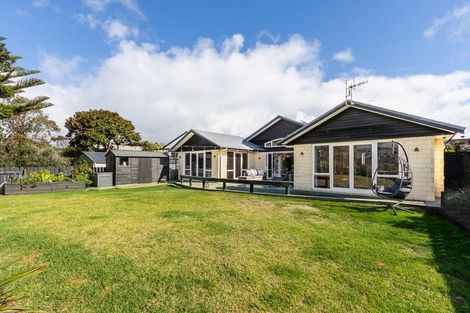 Photo of property in 196 Tutere Street, Waikanae Beach, Waikanae, 5036