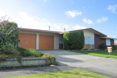 Photo of property in 1 Calder Place, Feilding, 4702
