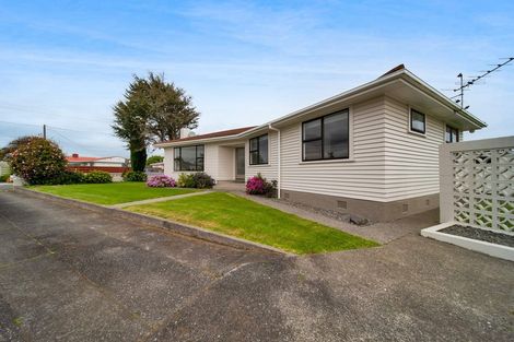 Photo of property in 17 Murray Avenue, Hawera, 4610