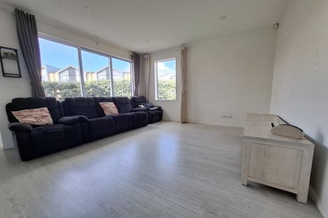 Photo of property in 27c Westgate Drive, Westgate, Auckland, 0614