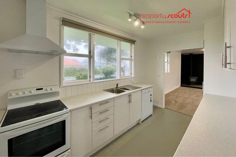 Photo of property in 6 Calgher Avenue, Waitara, 4320