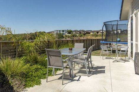 Photo of property in 22 Lakeside Terrace, Omokoroa, 3114