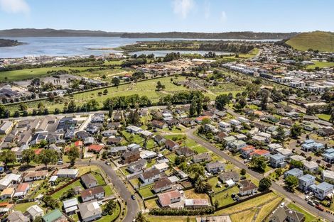 Photo of property in 48 Convair Crescent, Mangere, Auckland, 2022