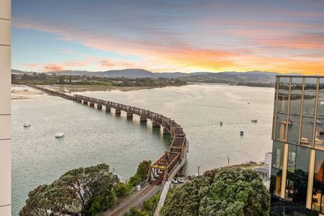 Photo of property in 72 Devonport Road, Tauranga, 3110